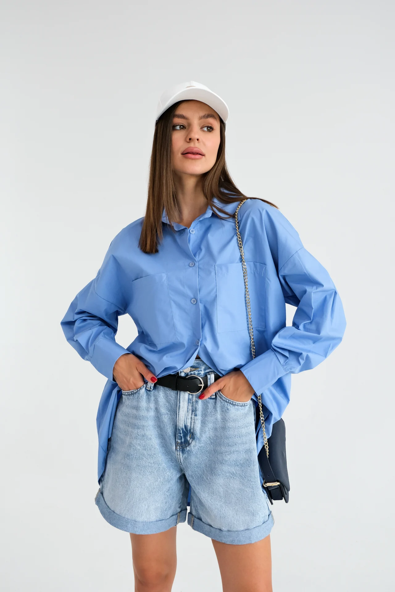 DSCF1345.webp Hoch taillierte Jeansshorts mit Gürtel – Bild 1