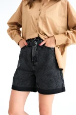 Hoch taillierte Jeansshorts mit Gürtel – Bild 4