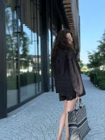 Damen-Oversize-Anzug mit Shorts und grafischem Print – Bild 2
