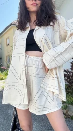 Damen-Oversize-Anzug mit Shorts und grafischem Print – Bild 7