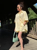 Baumwollanzug mit Oversize-Hemd und Shorts