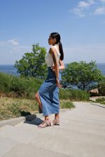 Langer Jeansrock mit Schlitz – Bild 3