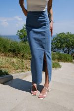 Langer Jeansrock mit Schlitz
