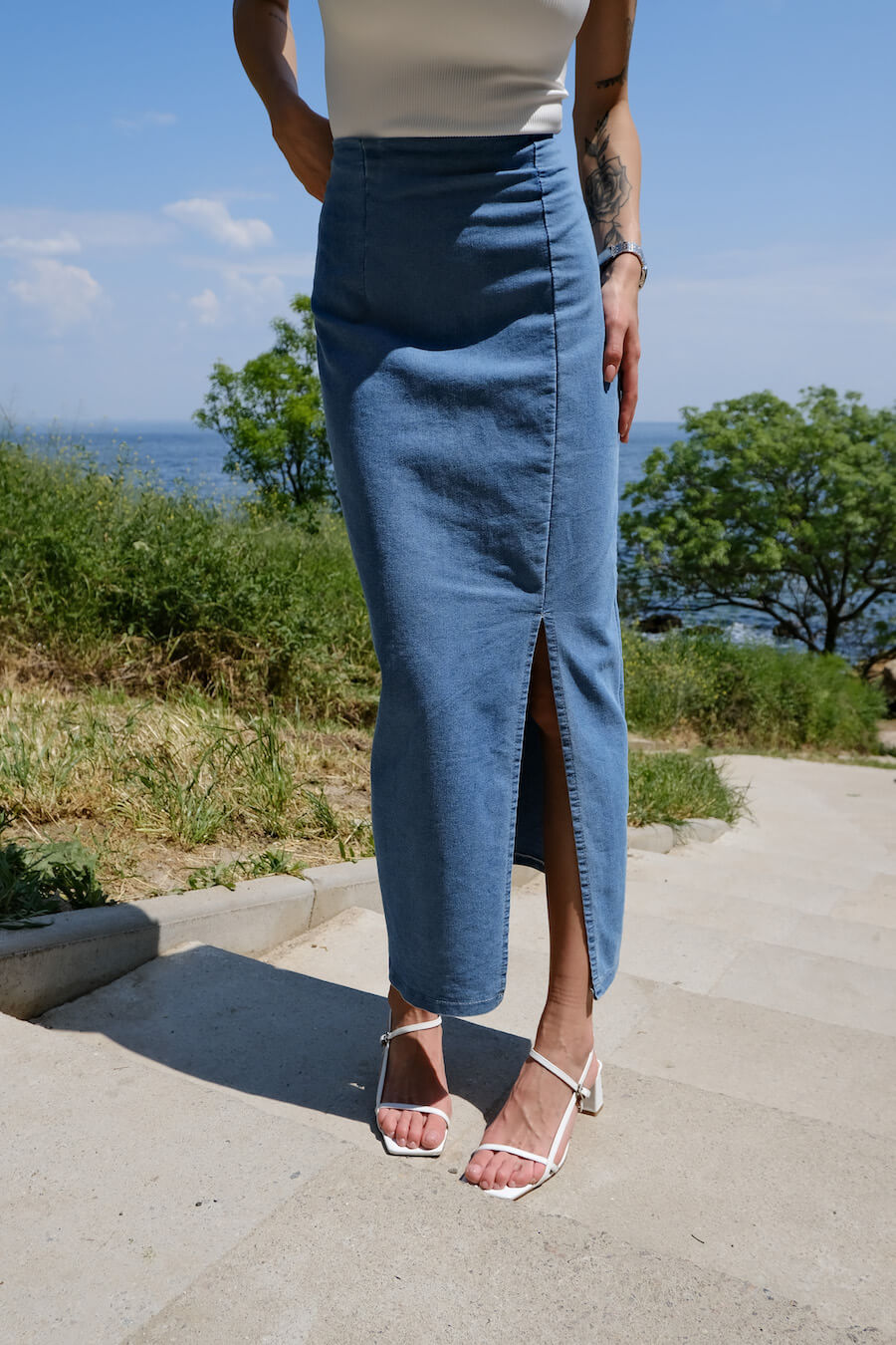 dscf1699.jpg Langer Jeansrock mit Schlitz – Bild 1