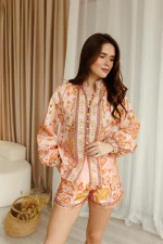 Damenanzug aus Viskose mit „Boho Toscana“ Print – Bild 3