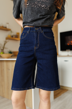 Dunkelblaue Jeansshorts