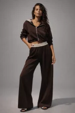 Вкорочене худі на блискавці з картатою вставкою на капюшоні - Зображення 3