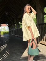 Baumwollanzug mit Oversize-Hemd und Shorts – Bild 3